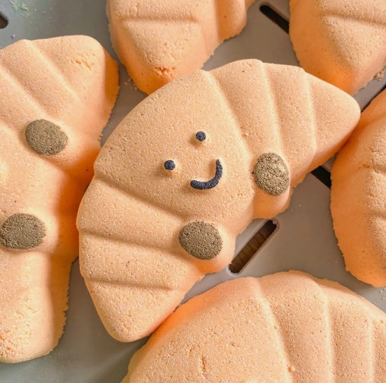 Cute Croissant Bath Bomb 🥐🚣