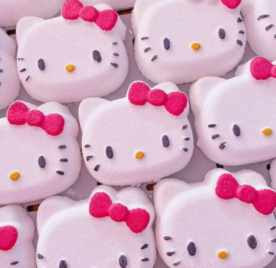 Hello Kitty Bath Bomb 🐱🌸🚣